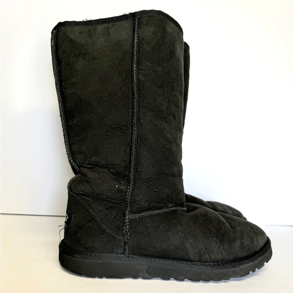 UGG Black Classic Tall Boot Winter Sheepskin Fur Women Size 6